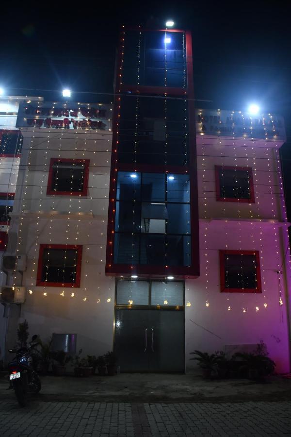 Hotel Awadh Palace Sahjanwa Экстерьер фото