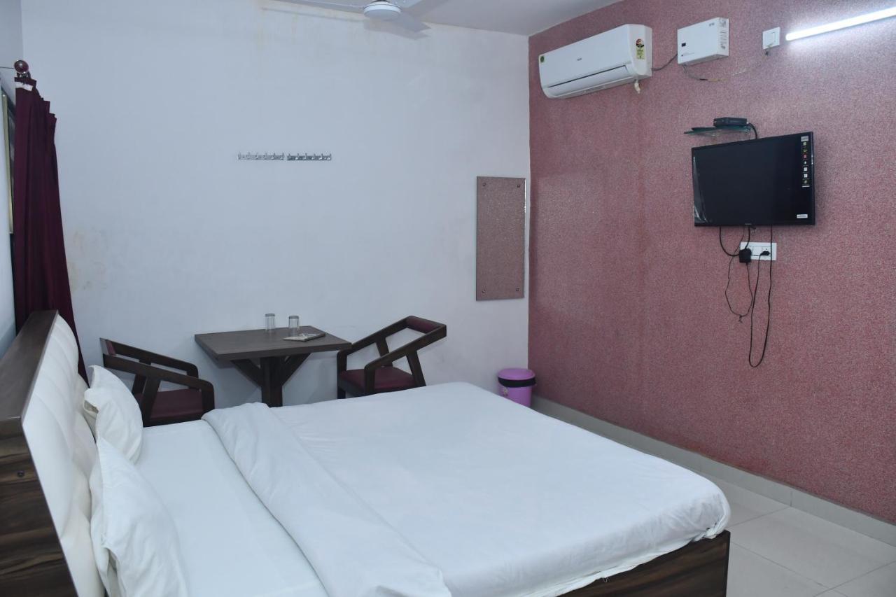 Hotel Awadh Palace Sahjanwa Экстерьер фото