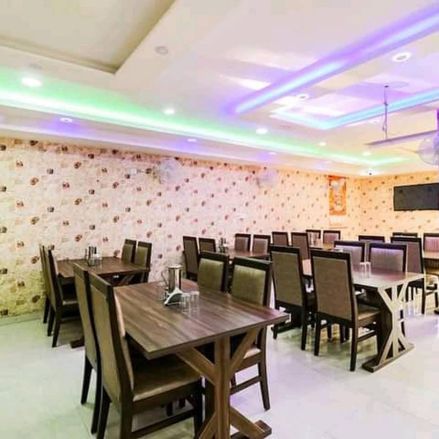 Hotel Awadh Palace Sahjanwa Экстерьер фото