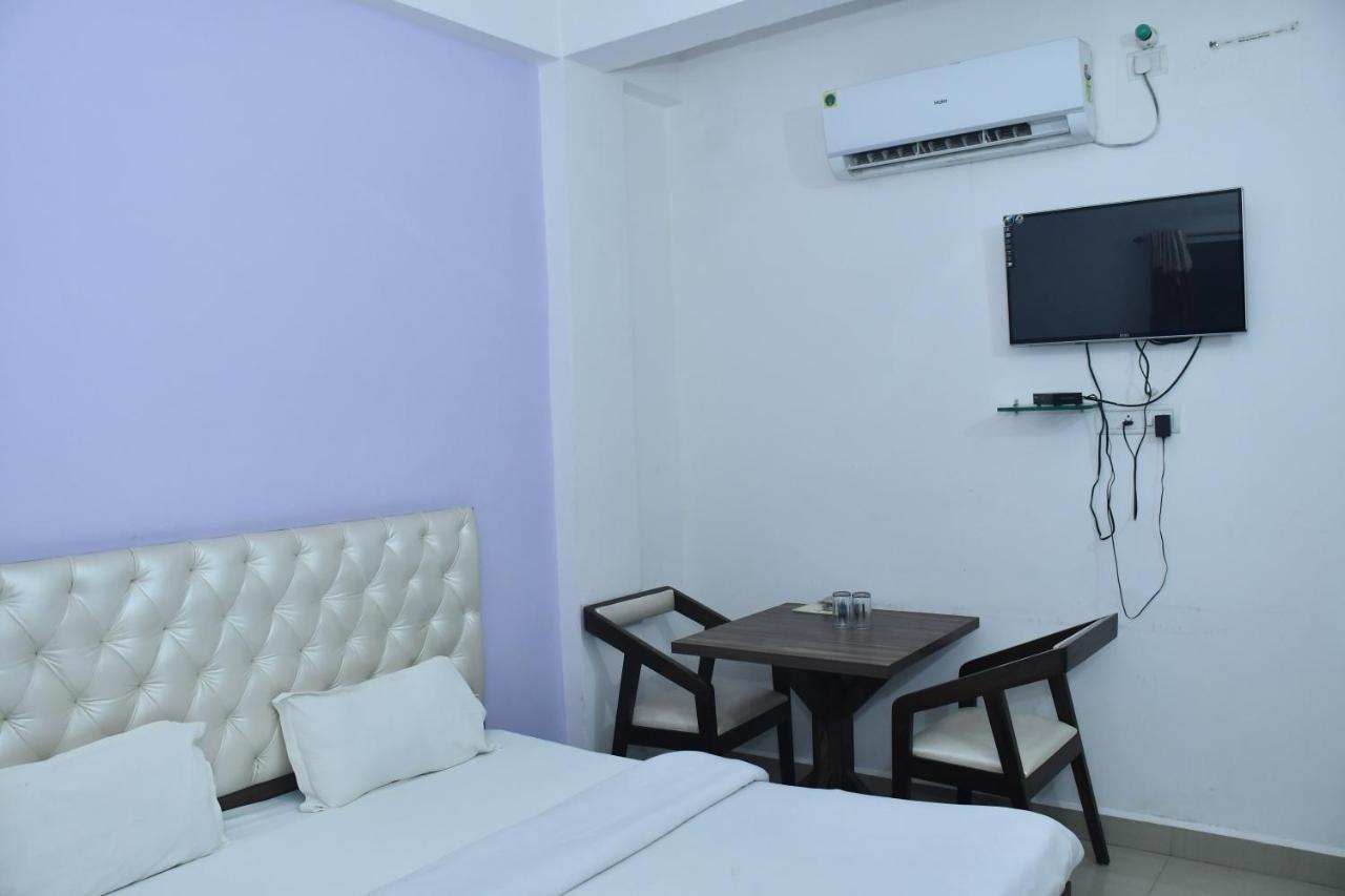 Hotel Awadh Palace Sahjanwa Экстерьер фото